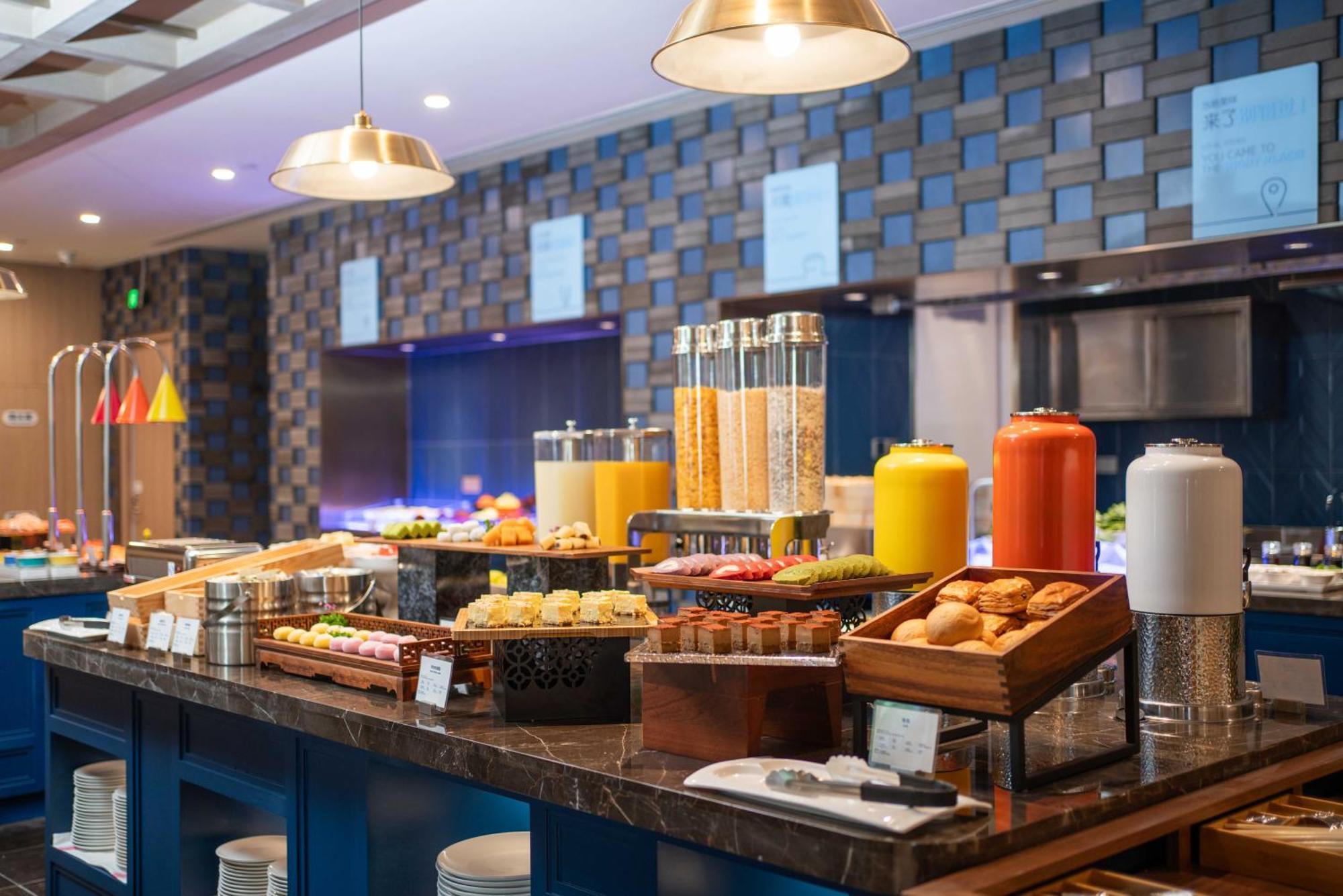 Hotel Express Downtown By Ihg 4*