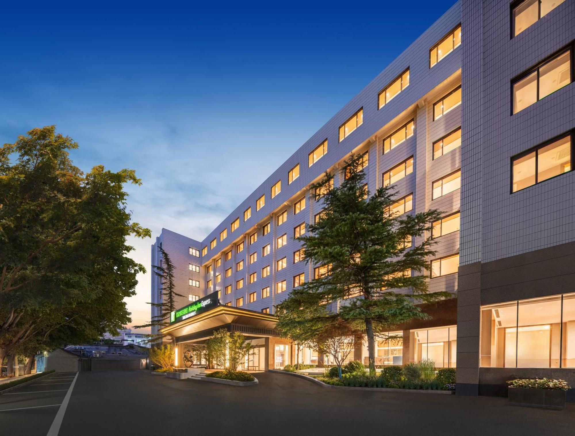 Hotel Express Downtown By Ihg 4*